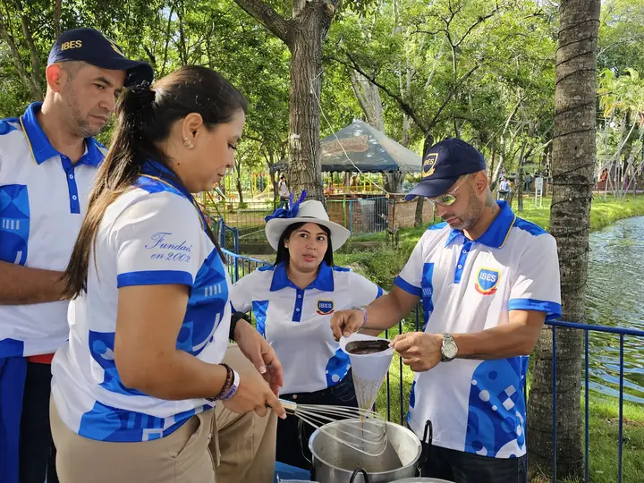 El equipo IBES en Villa Silvania · Semana Cultural 2025